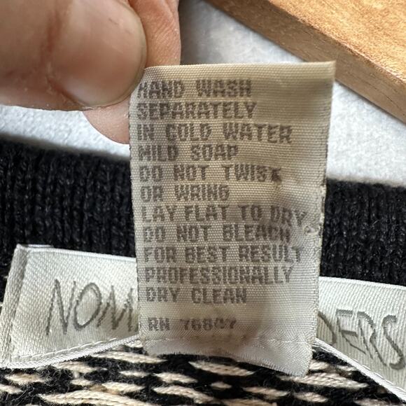 Nomadic Traders Sweater Vest Womens M Black White Nordic Buttons Knit Snowflake - Picture 4 of 13